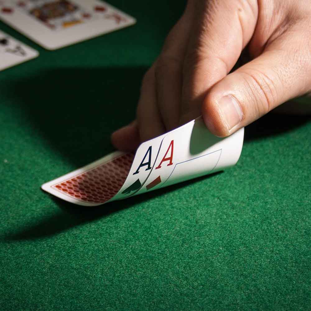 Du titre à la couverture : les jeux de l’esprit créateur